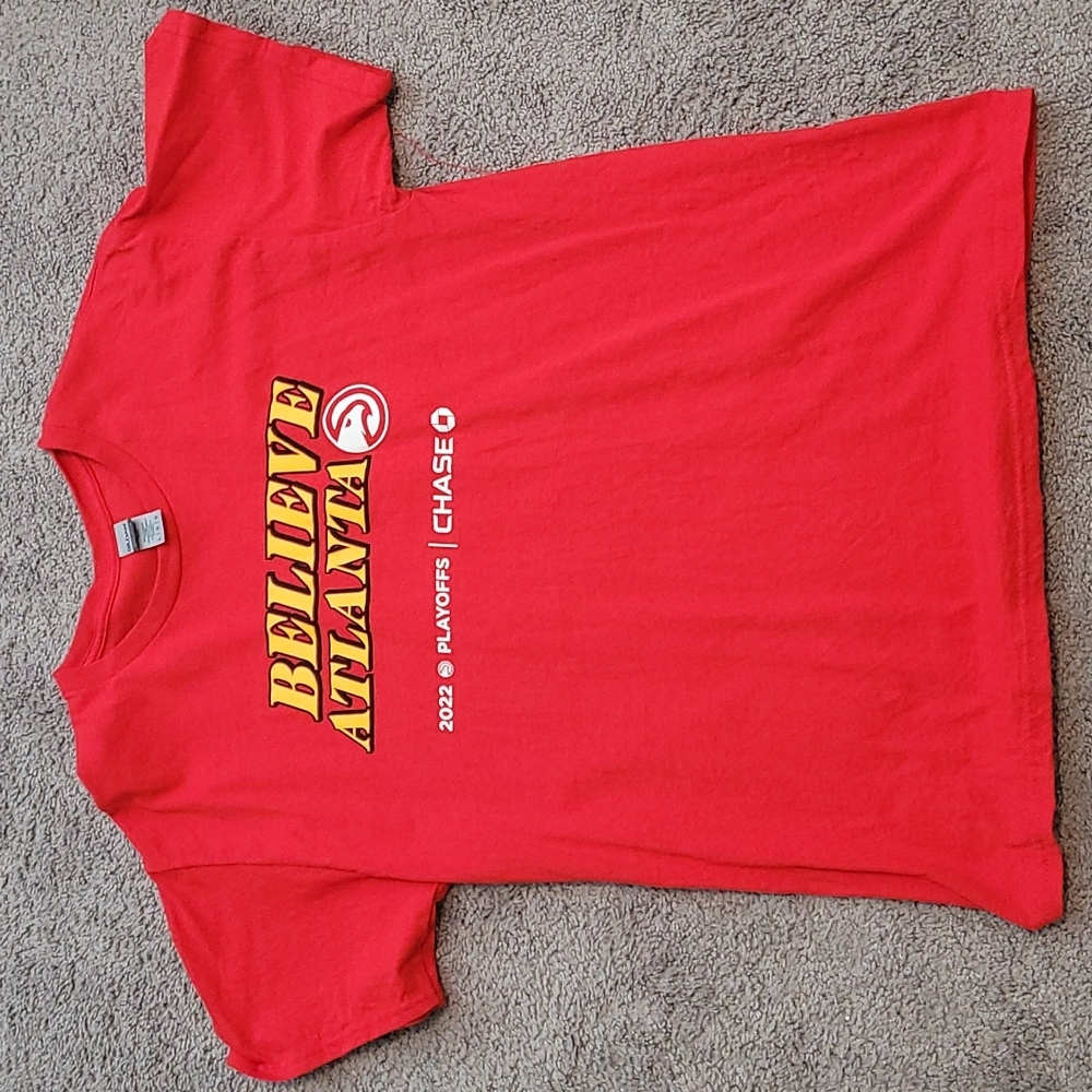 Atlanta Hawks 2022 Playoff shirt sz L NWOT
